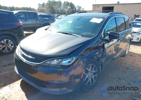 2017 Chrysler Pacifica Touring z USA, uszkodzony, nr VIN 2C4RC1DG6HR722909